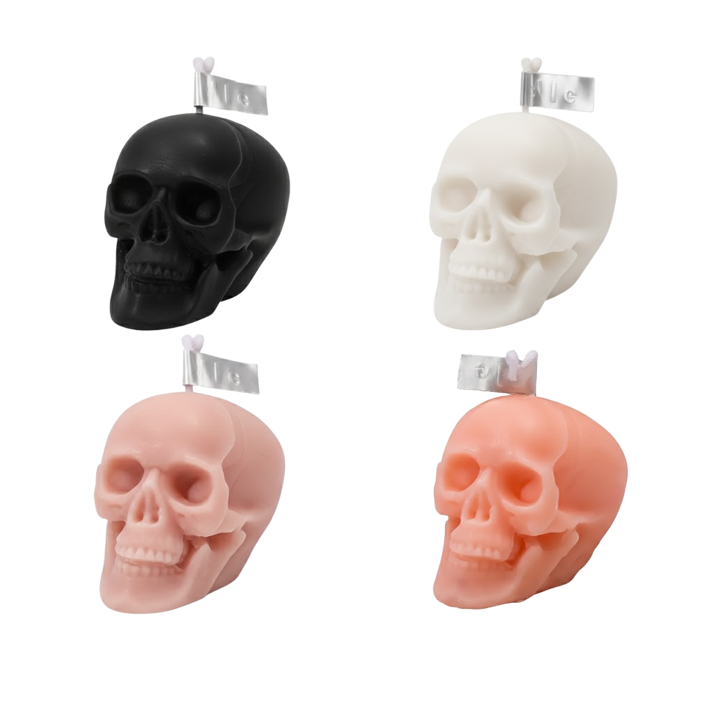 Skull-Shaped Soy Wax Candle – Sandalwood Scent – 5.8oz – Long Lasting 40h Burn – Decorative Candle for Halloween, Easter & Home